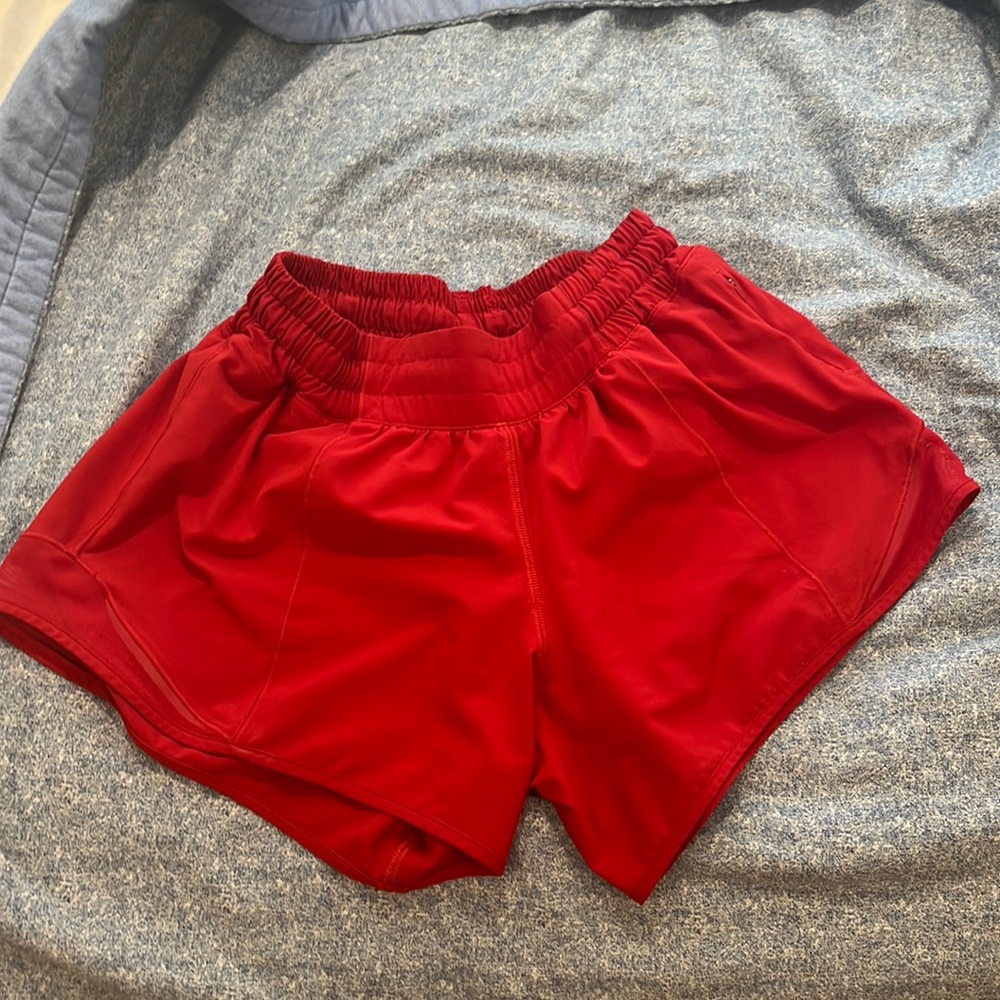 Lululemon Hotty Hot Shorts Low-Rise 4” - size 2